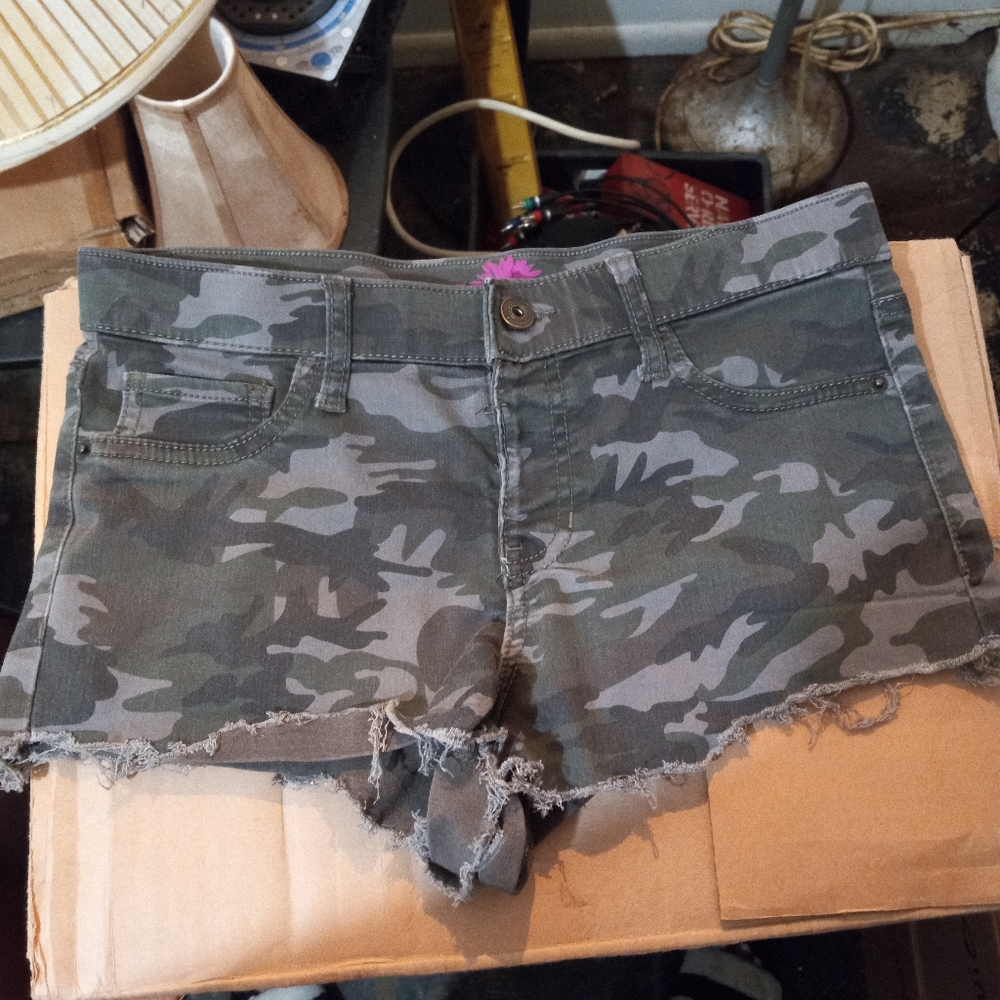 Clothes - Picture 5 of 16